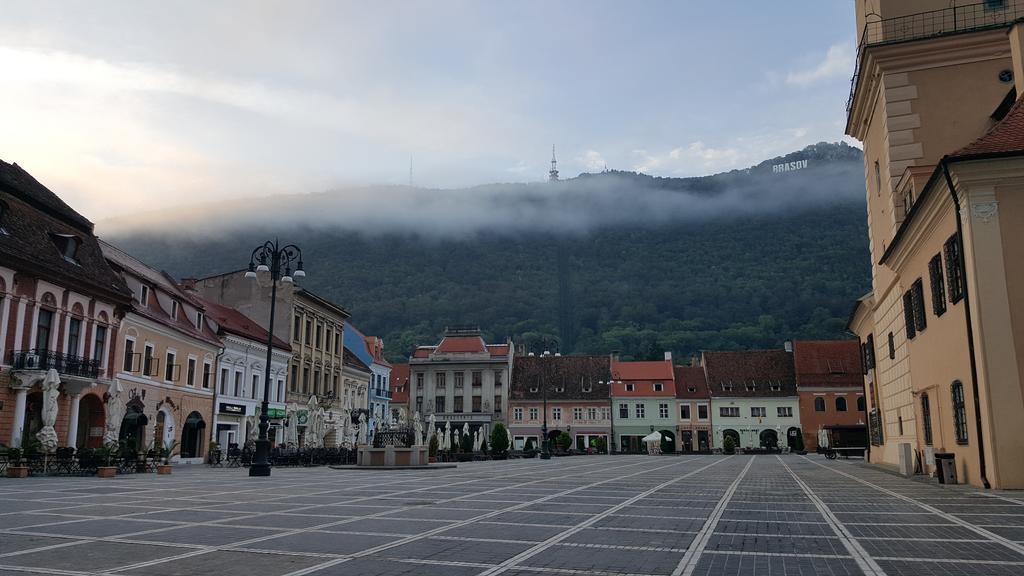Studio Piata Sfatului - Braşov Exteriör bild